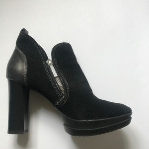 Donald J. Pliner platform booties black size 6.5
